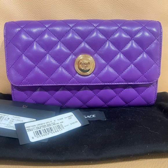 Versace Handbags - Versace Medusa quilted lamb leather clutch purse with chain.